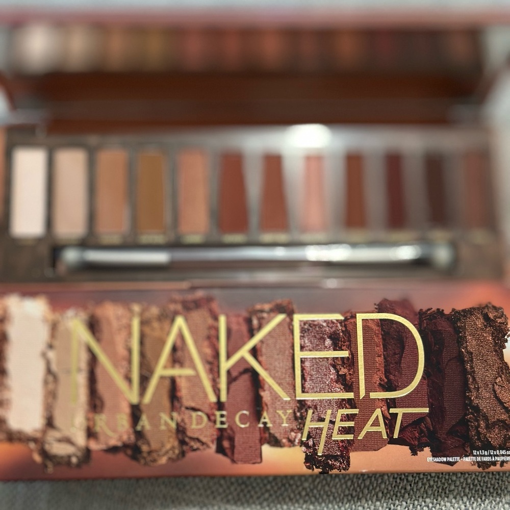 Urban Decay Naked Heat Eyeshadow Palette